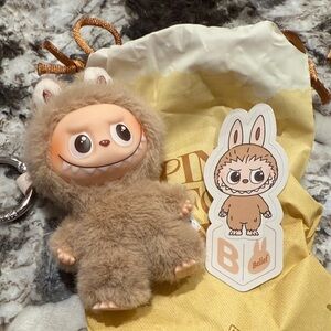 Labubu pin for love letter B